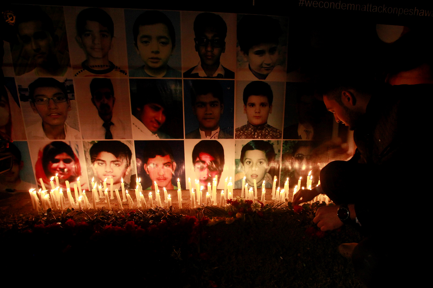 Pakistán ahorca a cuatro condenados por el atentado que mató a 134 niños en Peshawar