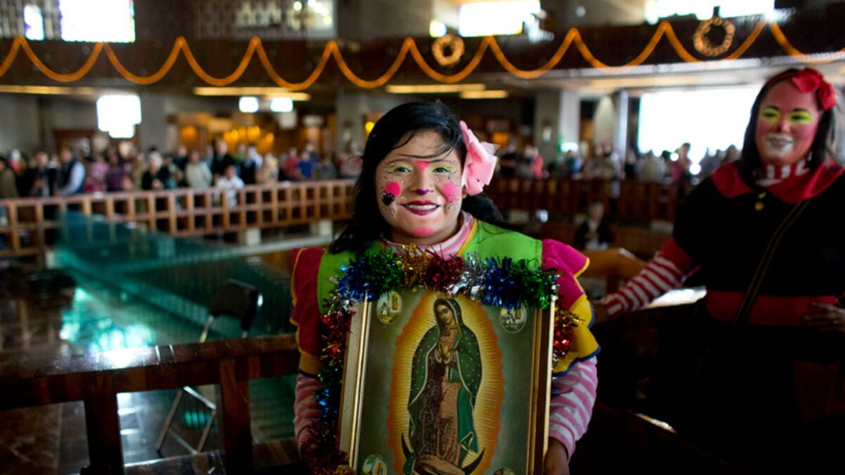 Unos mil payasos peregrinan a la Basílica de Guadalupe en México