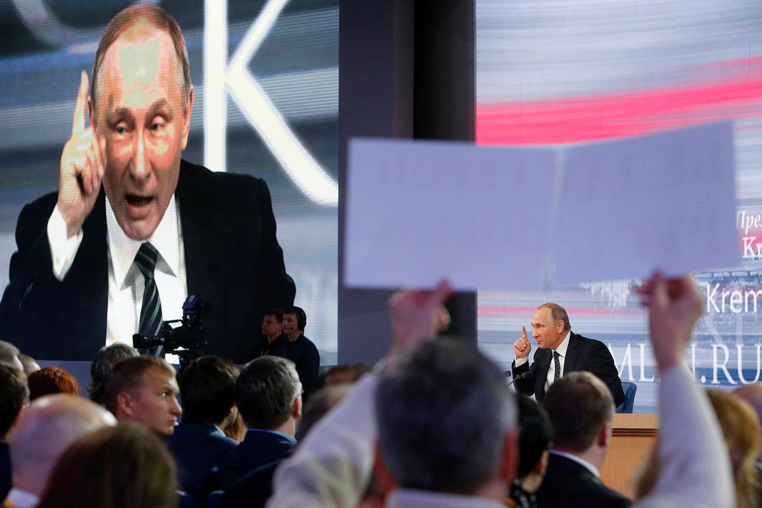 Putin asegura que mantendrá su actividad militar en Siria hasta que comience un proceso político.