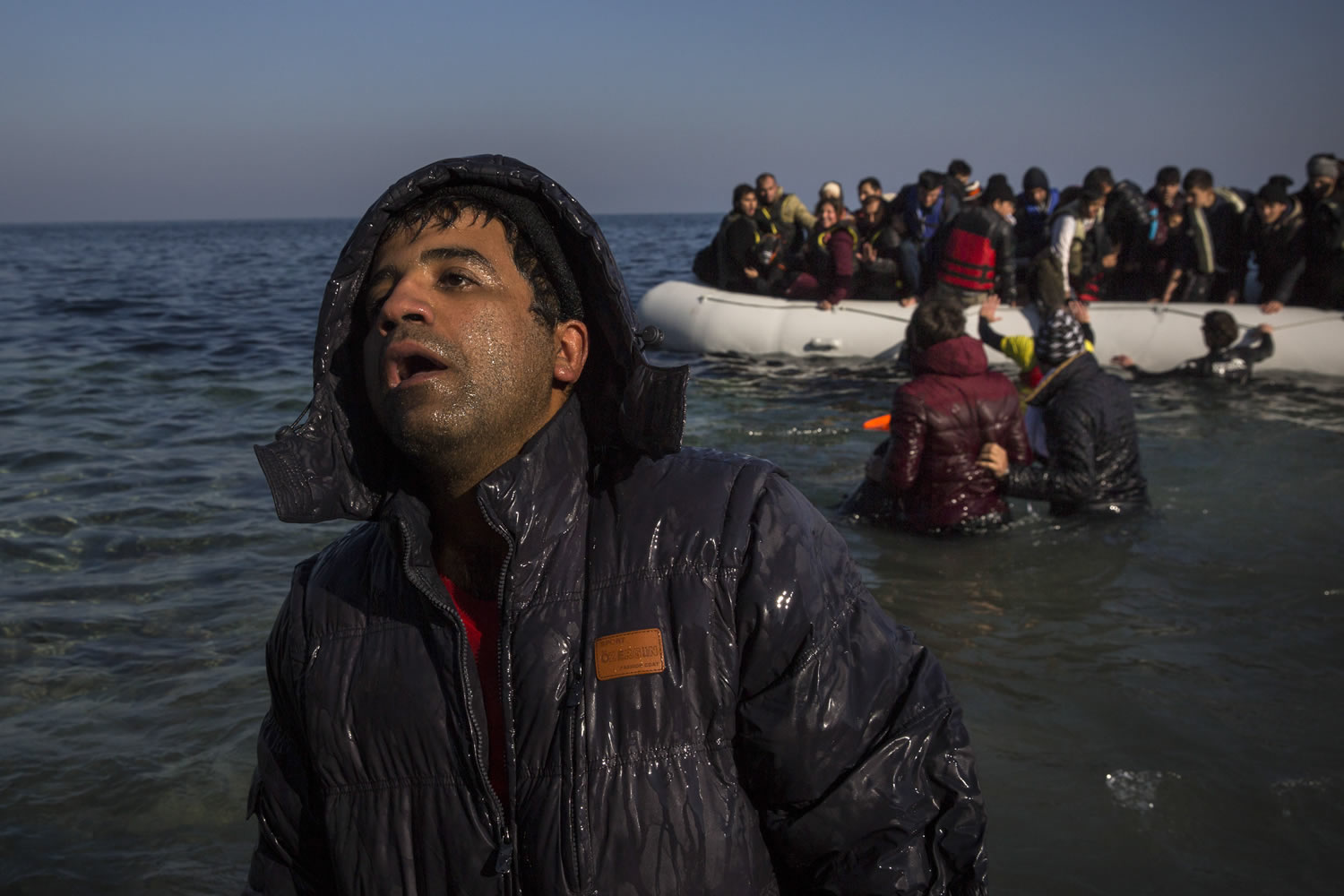 Seis niños mueren ahogados en el naufragio de otra barca de refugiados en Turquía
