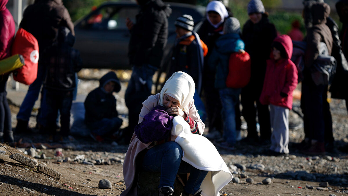 ¿Refugiados? Ancianos, madres y niños. El resto que luchen por sus países