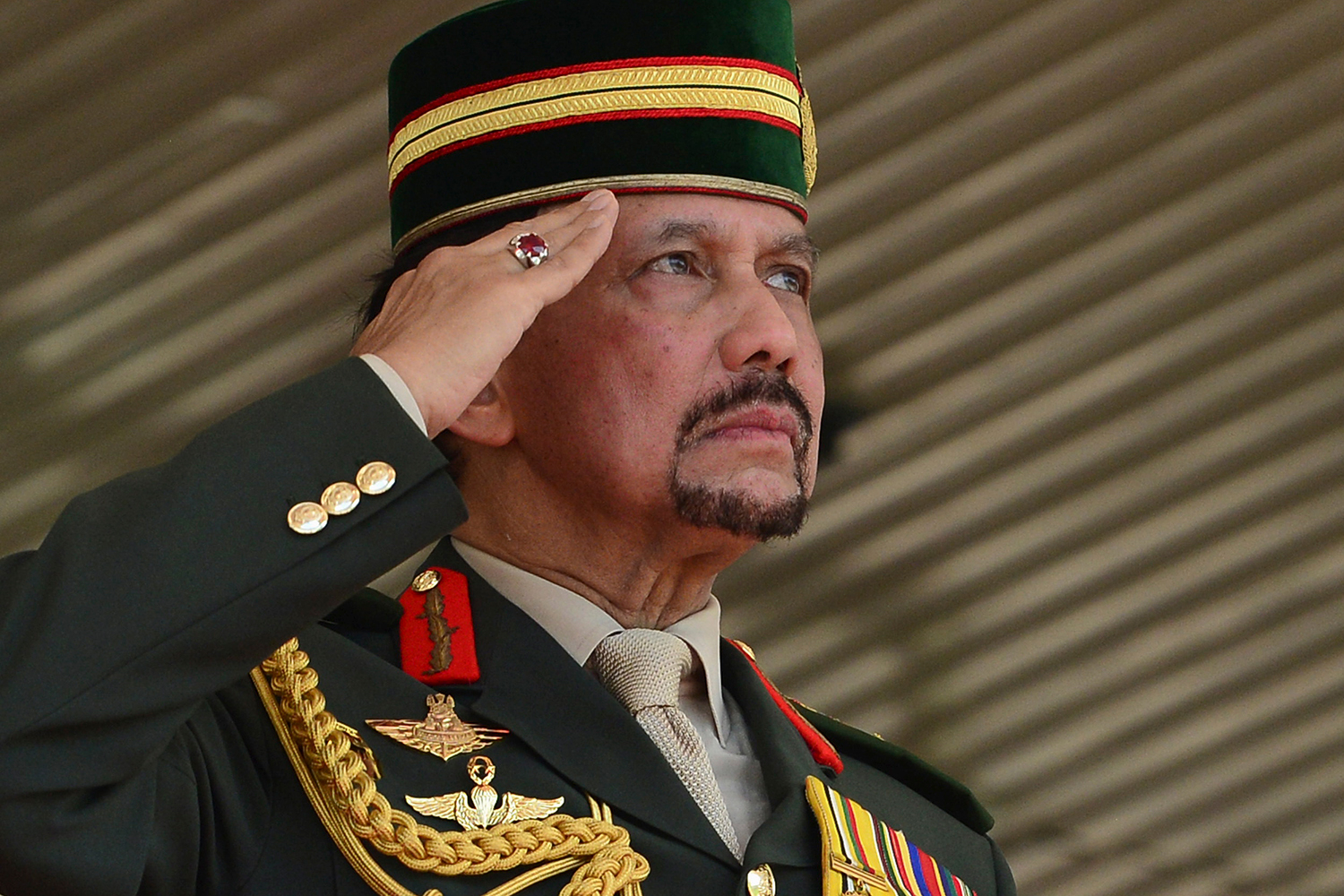 El Sultán de Brunéi prohibe la Navidad y condena a los musulmanes que la celebren