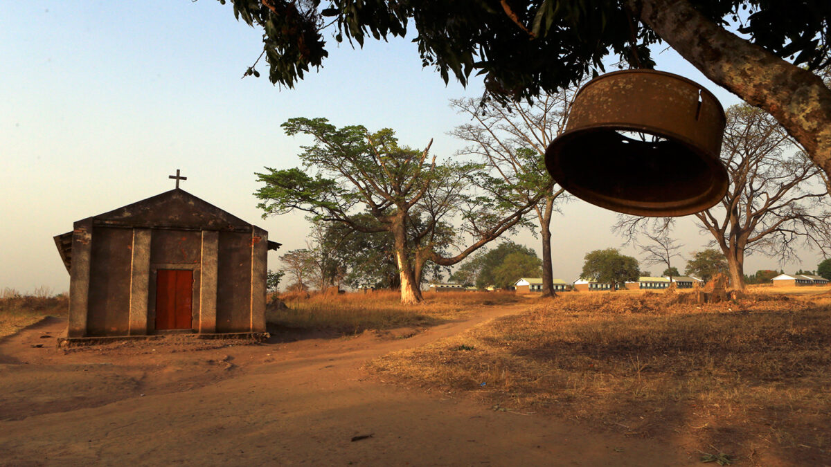 Un padre intenta matar a su hija por dejar el islam y convertirse al cristianismo en Uganda