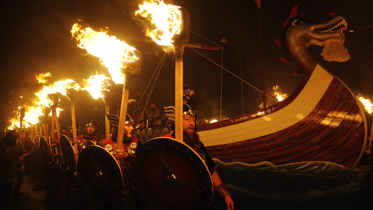 Los Vikingos invaden las islas Shetland en la fiesta del fuego