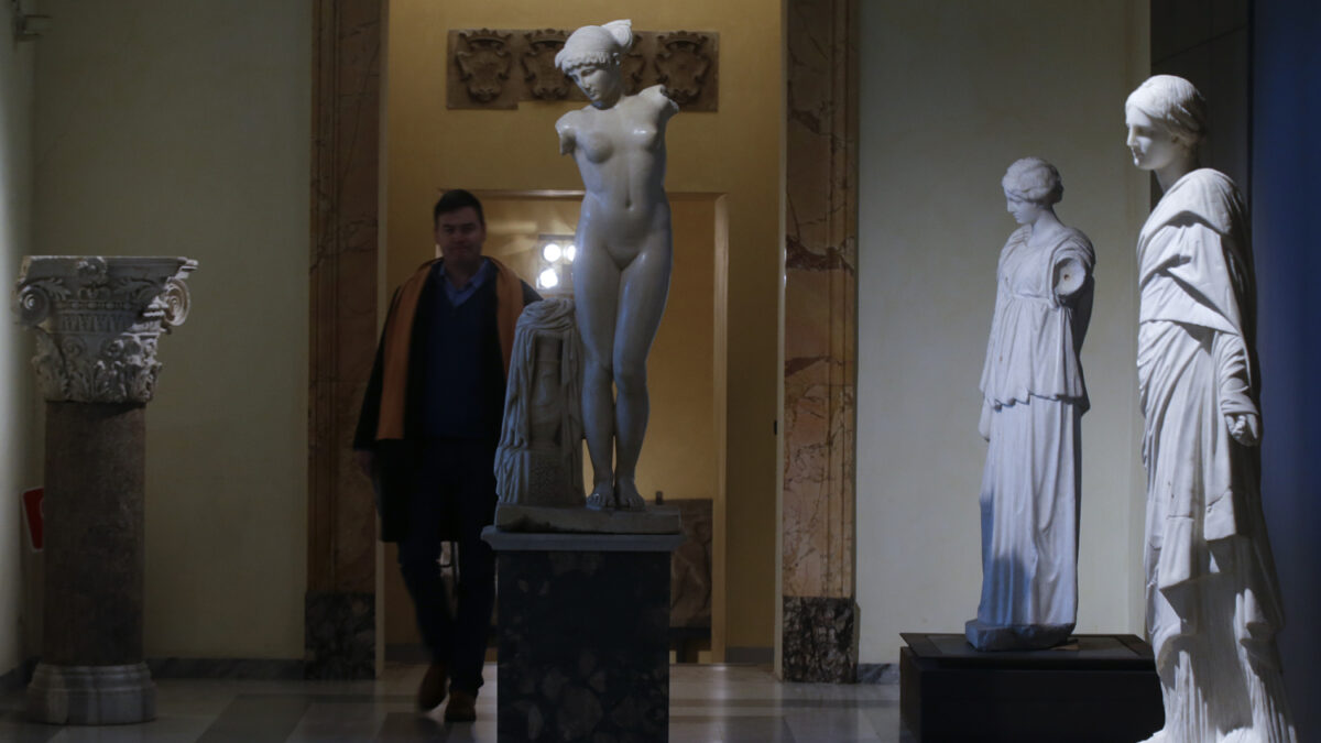 Roma cubre sus estatuas desnudas por la visita del Presidente de Irán