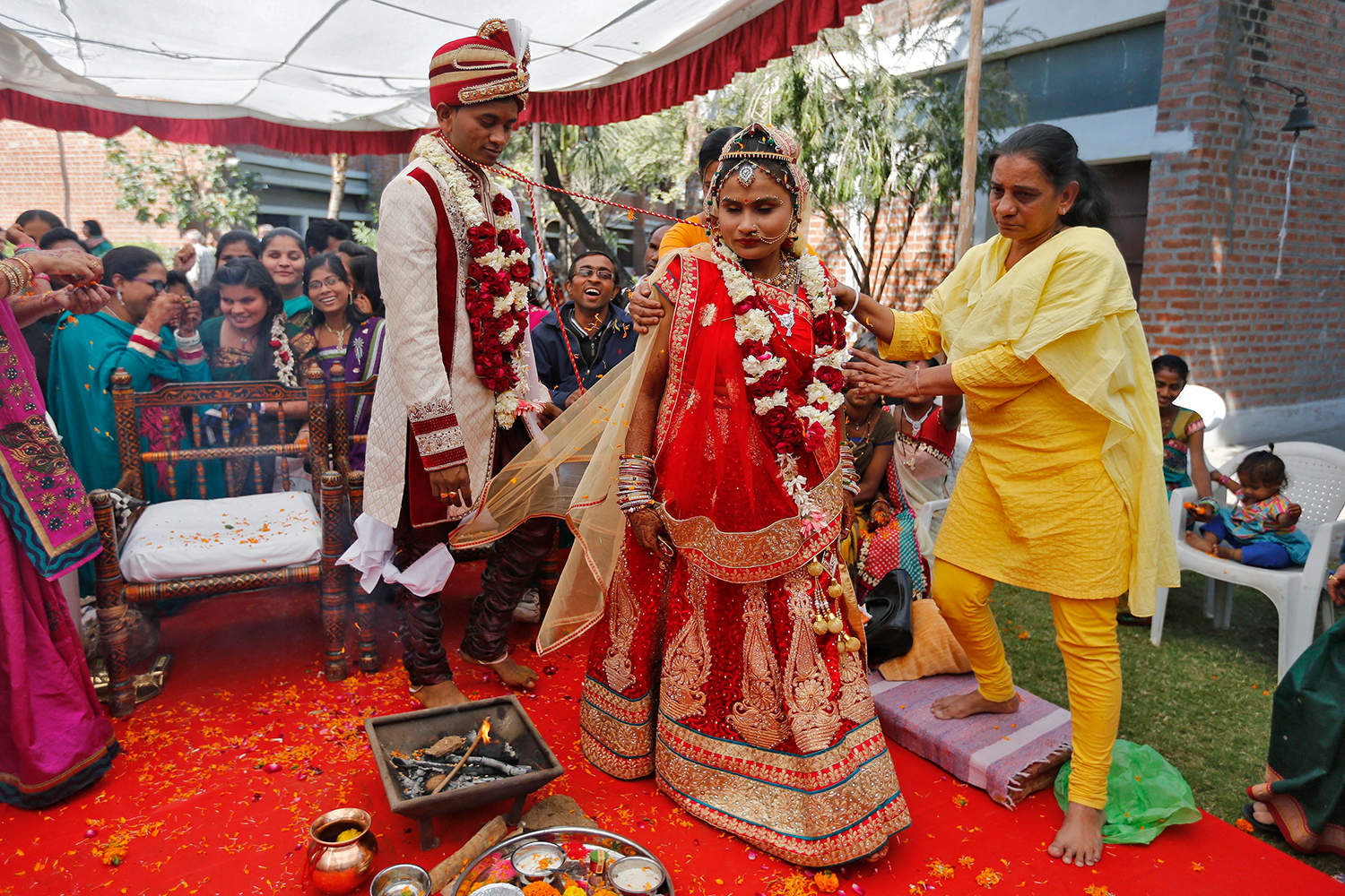 Un empresario invita a 18.000 viudas a la boda de su hijo