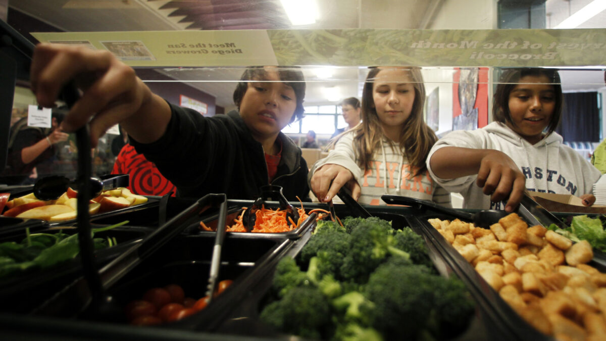 La nueva guía de alimentación en EEUU reduce los azúcares en los comedores escolares