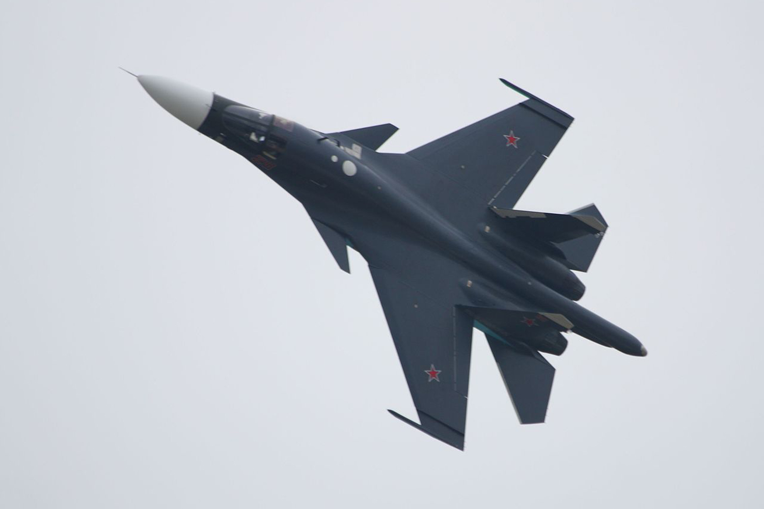 Argelia realiza una gran compra de cazabombarderos rusos