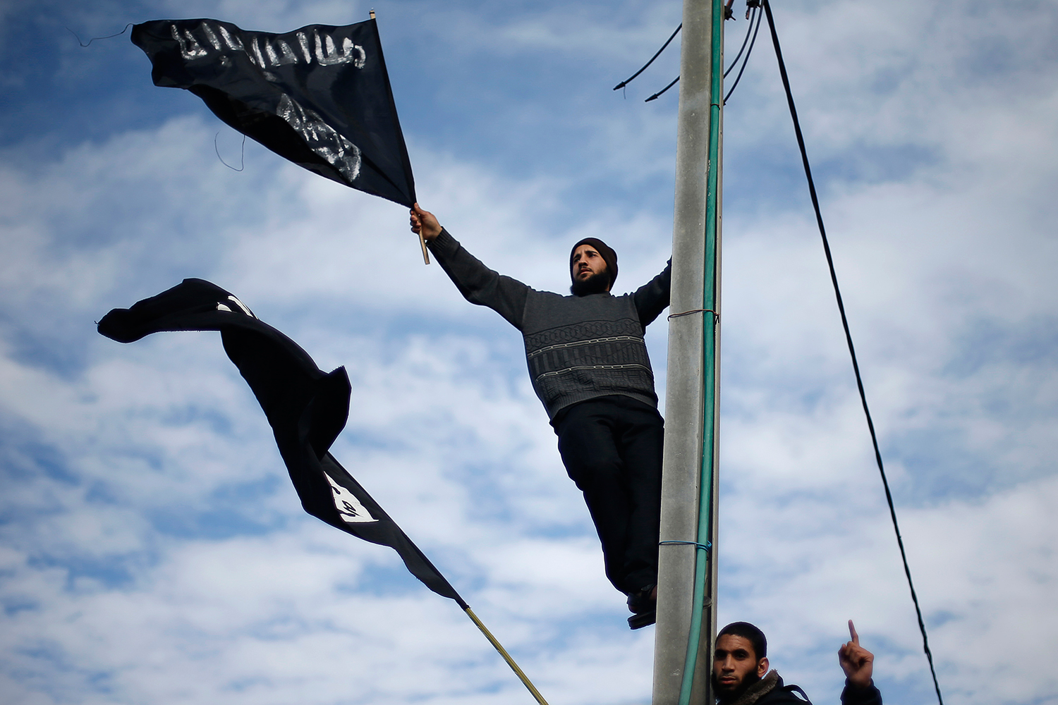 El Estado Islámico llama a los yihadistas británicos a quitarse la barba y llevar cruces para parecer cristianos