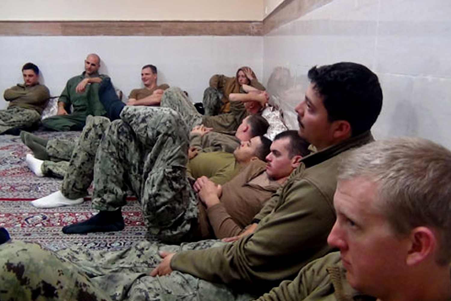 Irán libera a los 10 marinos de EE.UU. retenidos por entrar en sus aguas