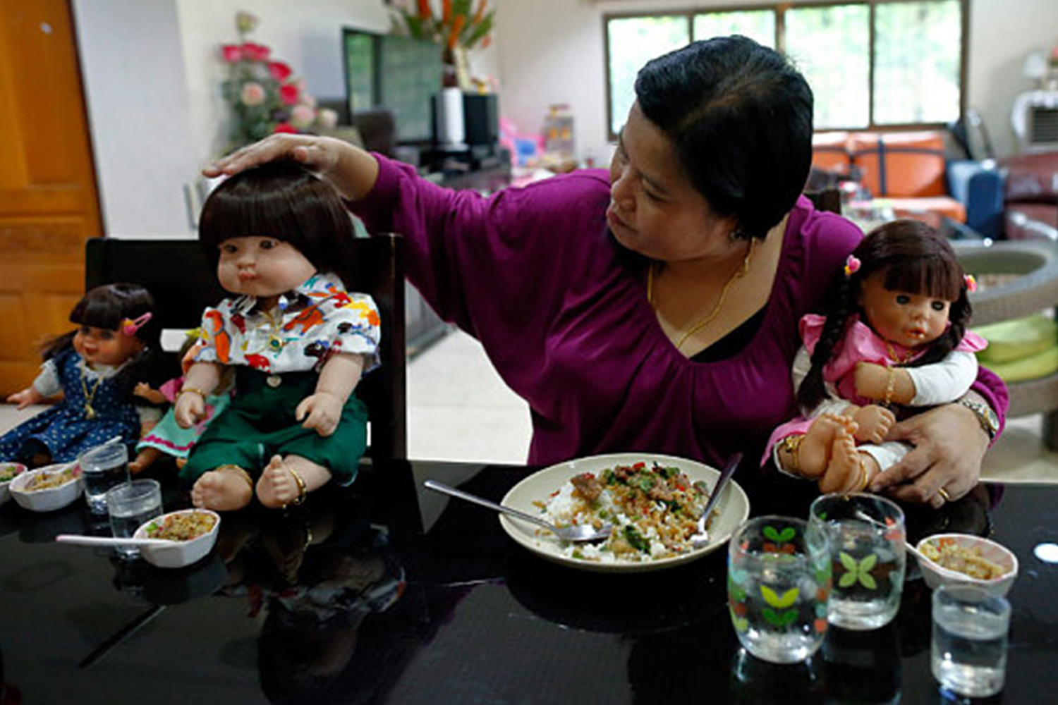 Tailandia prohíbe la venta de billetes de avión para las 'muñecas poseídas'
