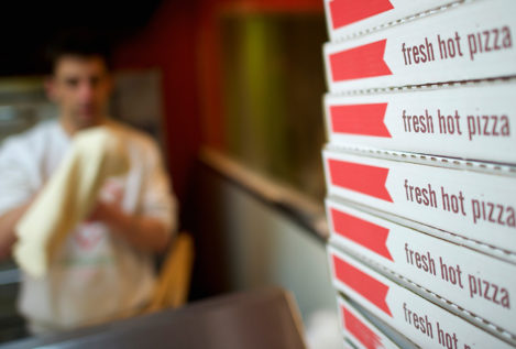 Detectan sustancias cancerígenas en cajas de pizza y comida para llevar