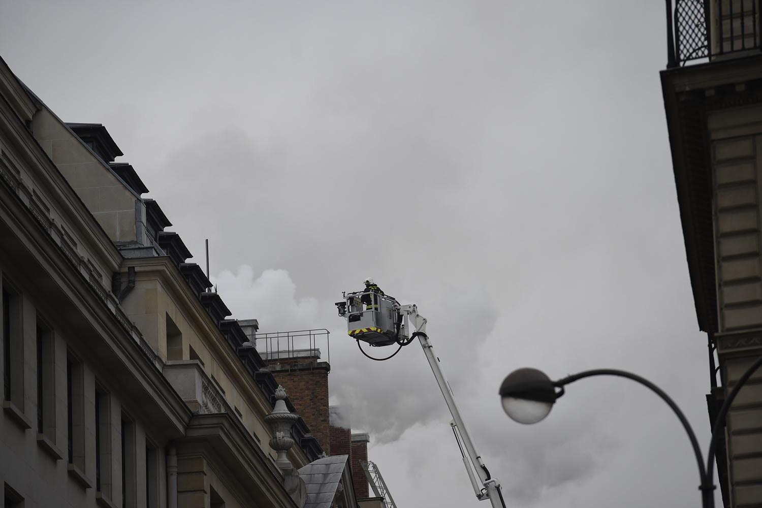 El lujoso hotel Ritz de París, en llamas