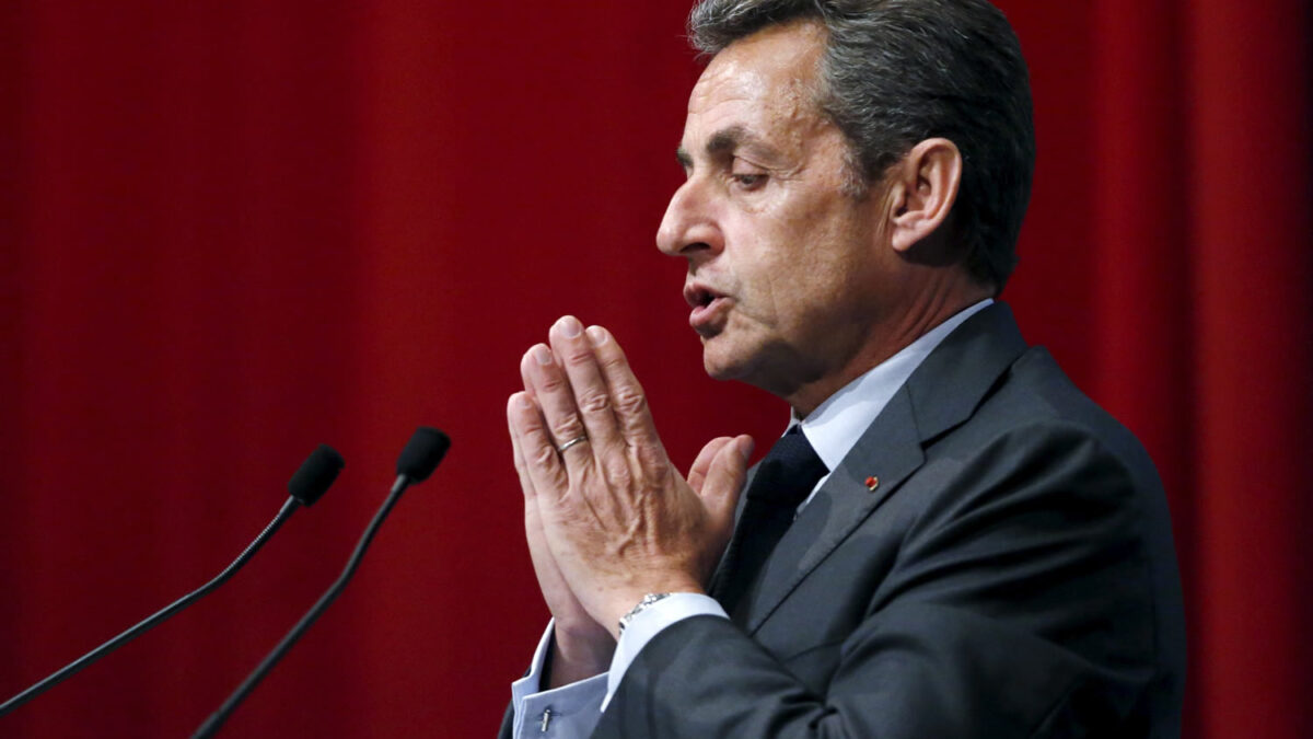 Sarkozy se «arrepiente de todo» en un estratégico libro