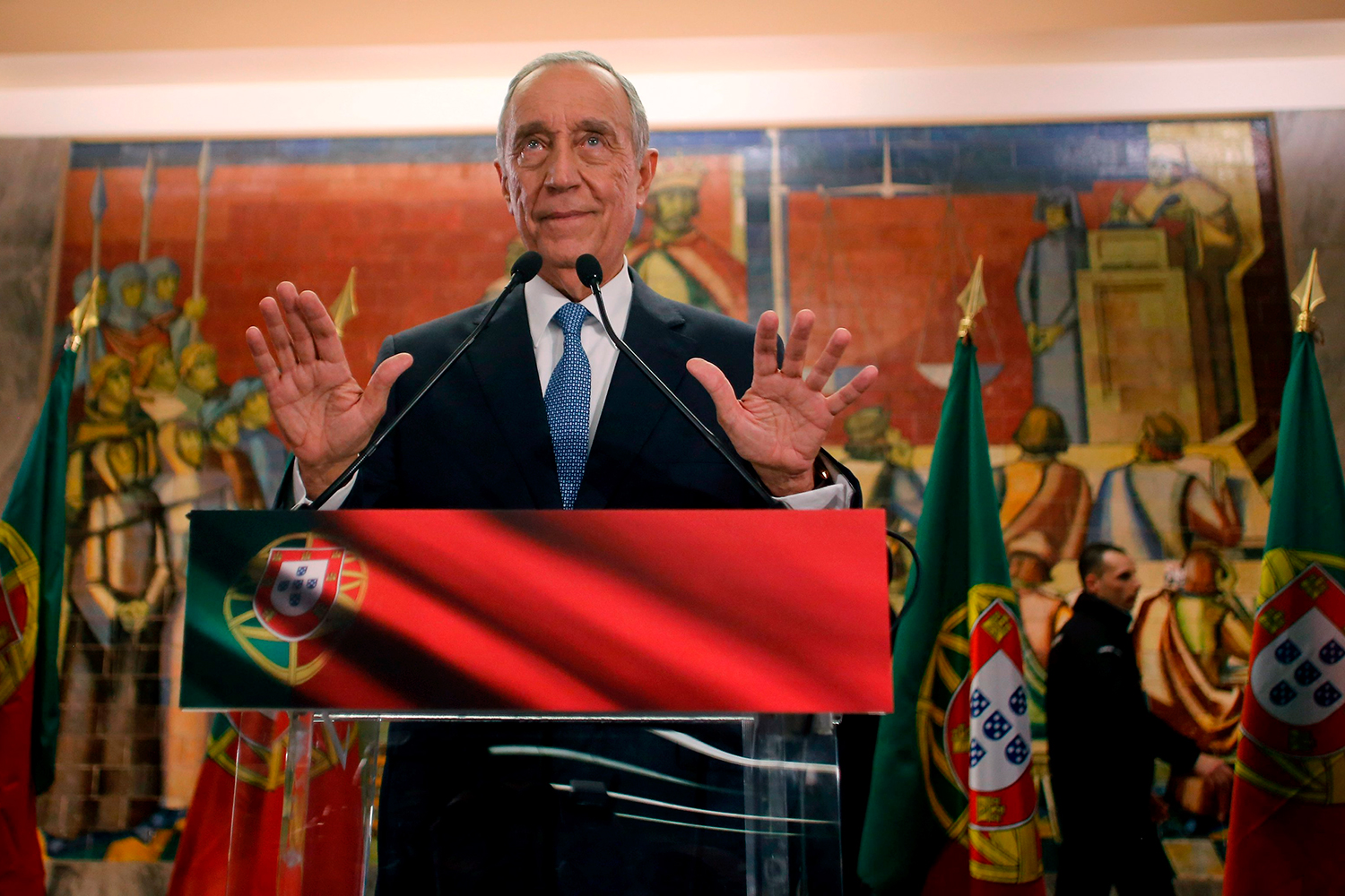 El moderado 'profesor Marcelo' de Sousa se hace con la presidencia en Portugal