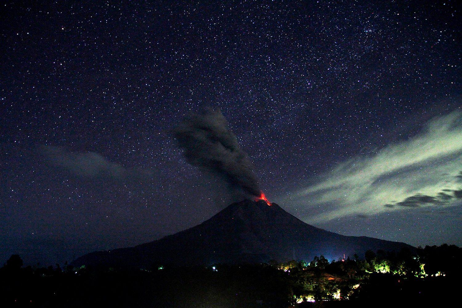 La imagen de la última erupción del Sinabung te dejará sin palabras