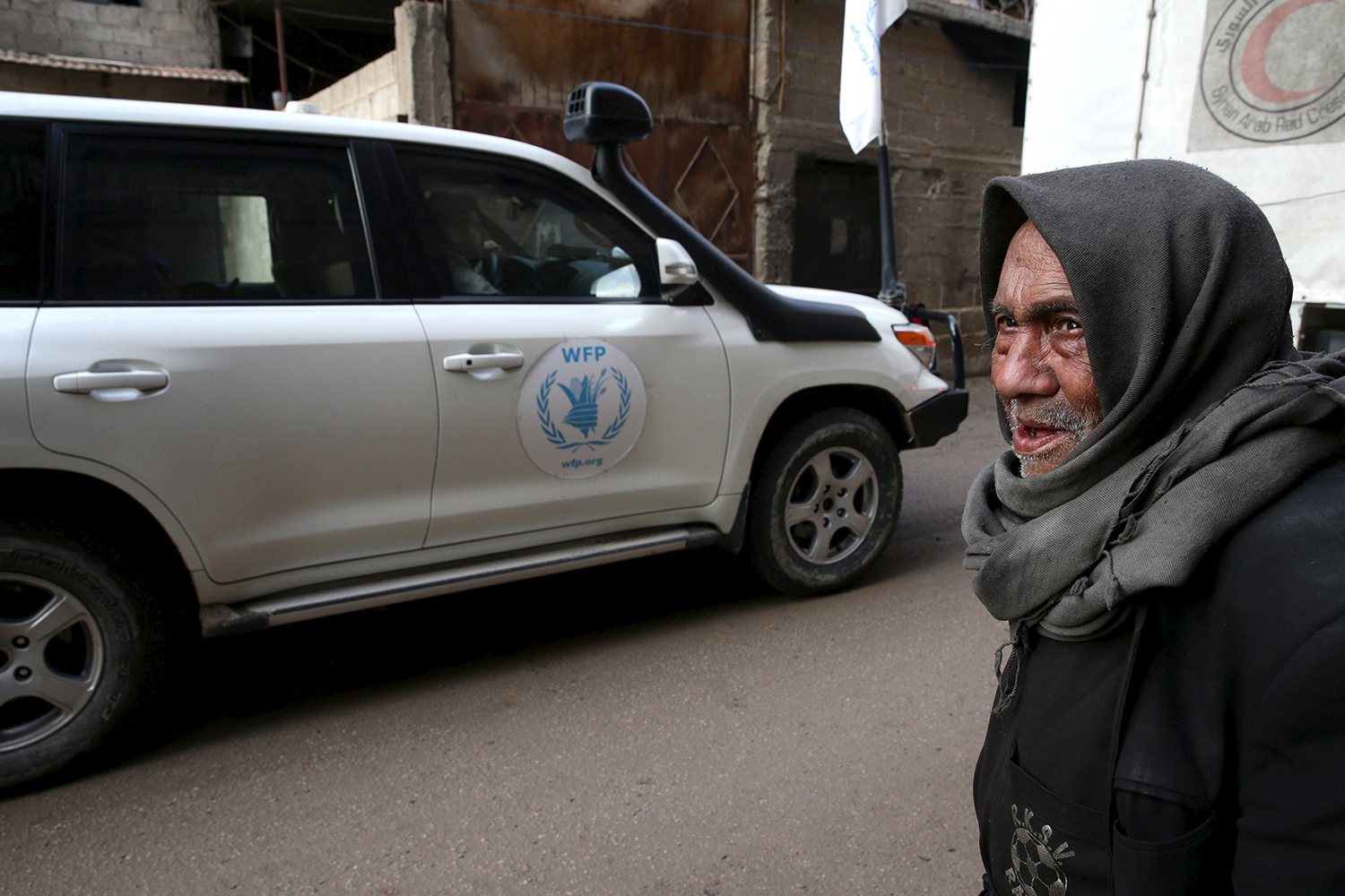ONU entrega ayuda desde el aire a civiles cercados por el Estado Islámico
