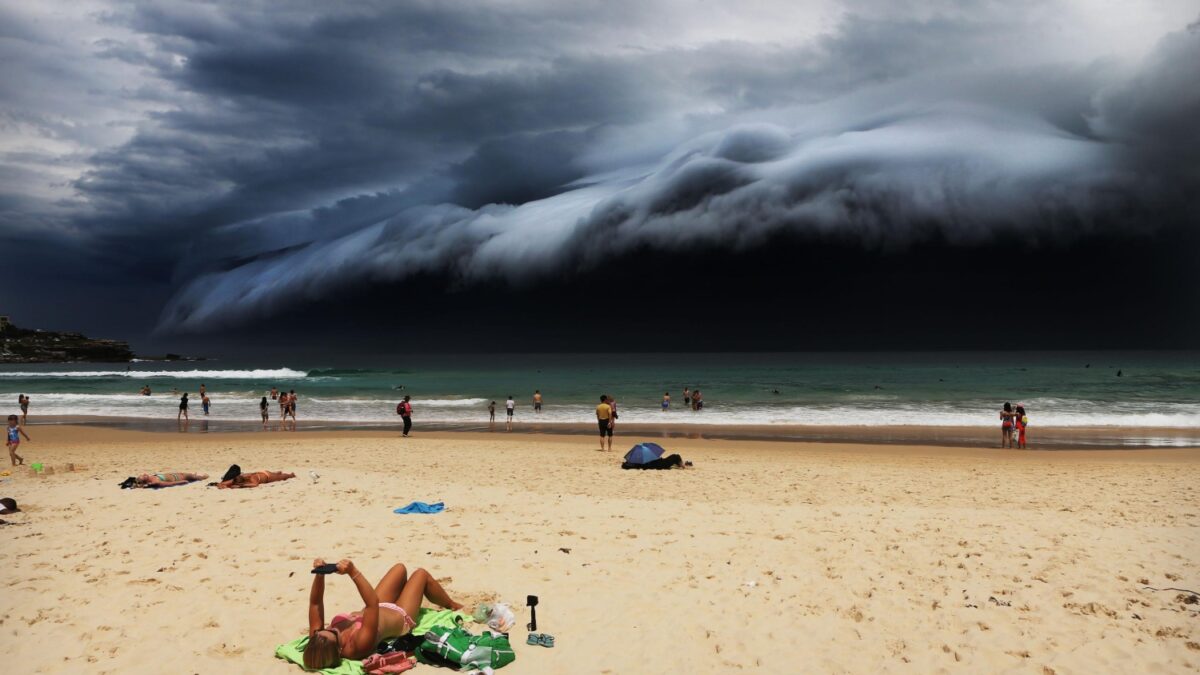 Una tormenta sobre una playa australiana, primer premio ‘Naturaleza’ del World Press Photo