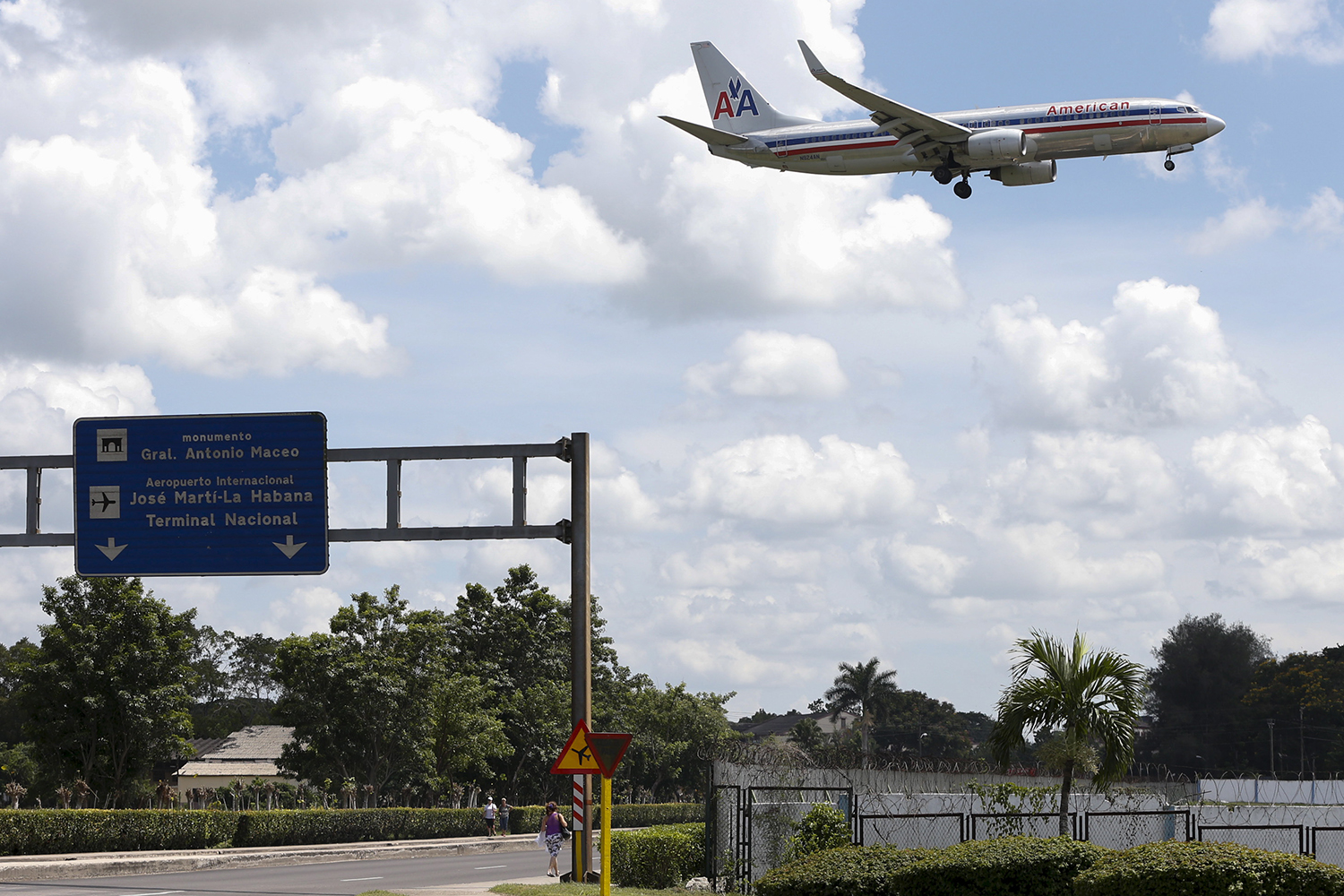 EEUU y Cuba firman un acuerdo para reanudar los vuelos comerciales regulares