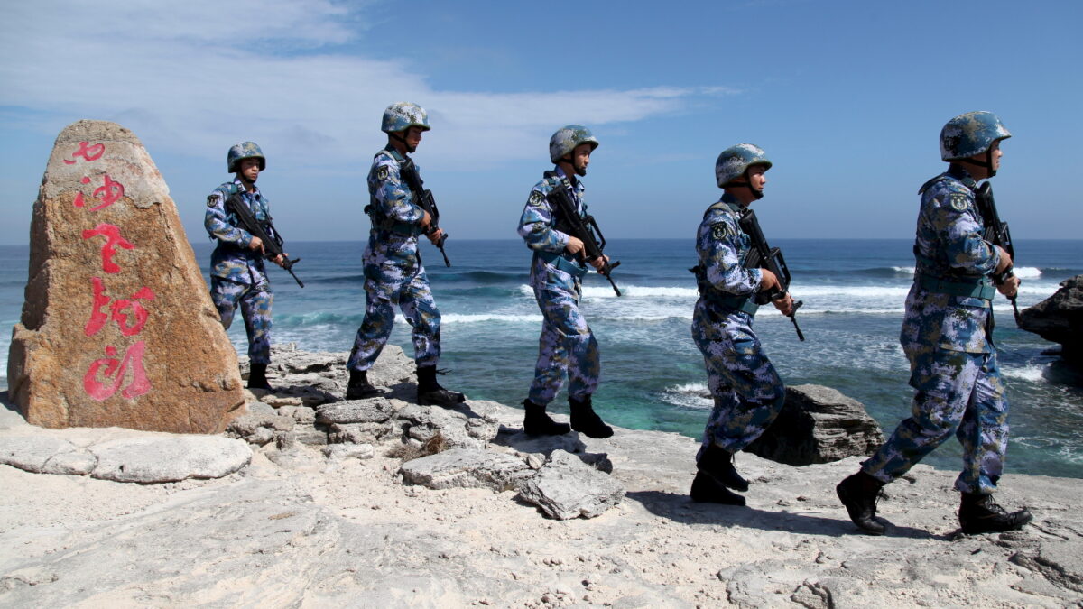 Espías americanos sorprenden a China enviando aviones de combate a una isla disputada