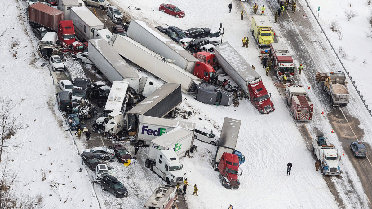 Espectacular accidente de 64 vehículos en Pensilvania