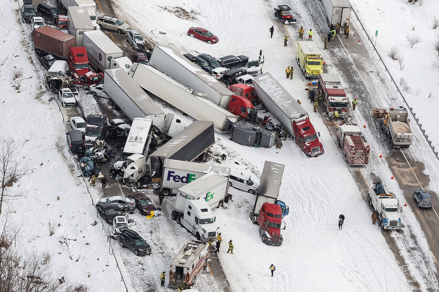 Espectacular accidente de 64 vehículos en Pensilvania