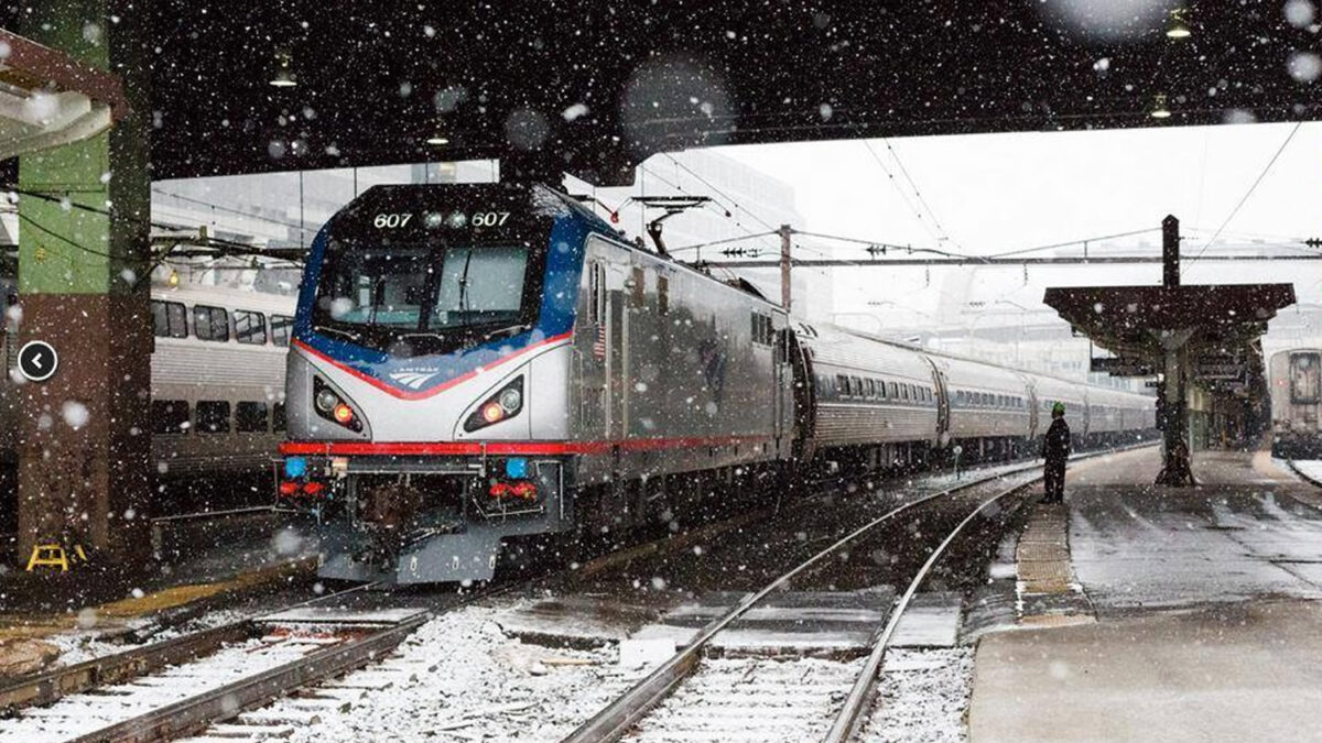 Desconocidos intentan descarrilar un tren que viajaba a Nueva York