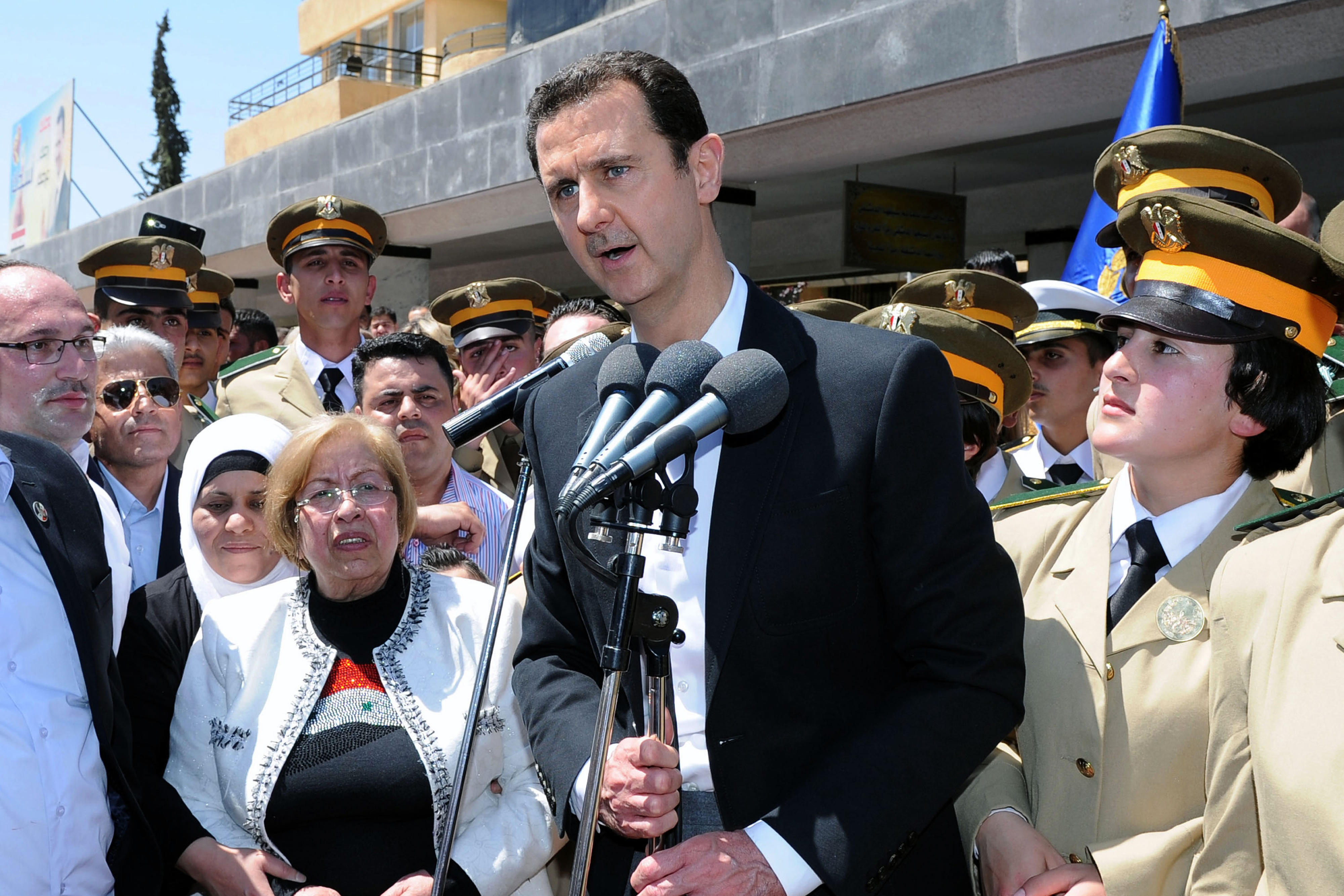 Intentan asesinar a Assad en el entierro de su madre