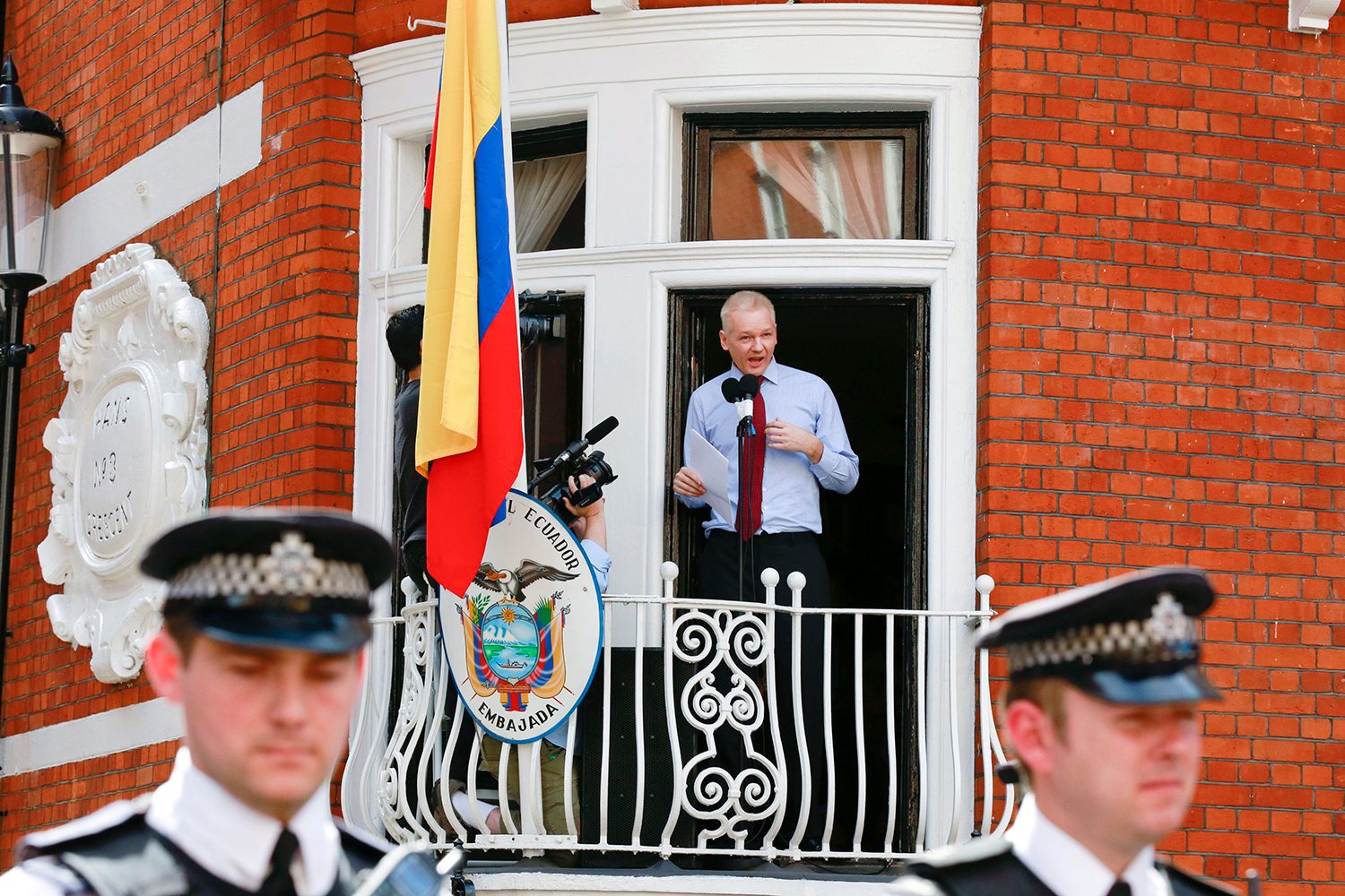 Assange: «Me entregaré a la Policía británica el viernes si la ONU falla en mi contra»