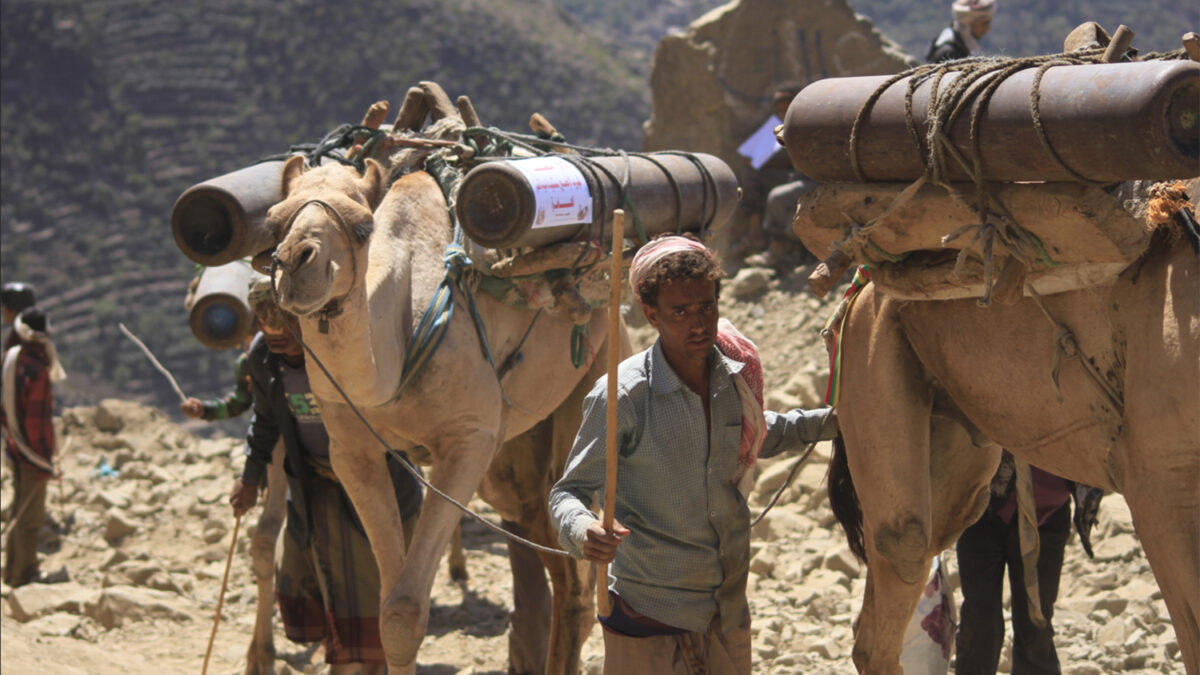 Los contrabandistas de bombonas de oxígeno se convierten en la salvación de los niños de Yemen