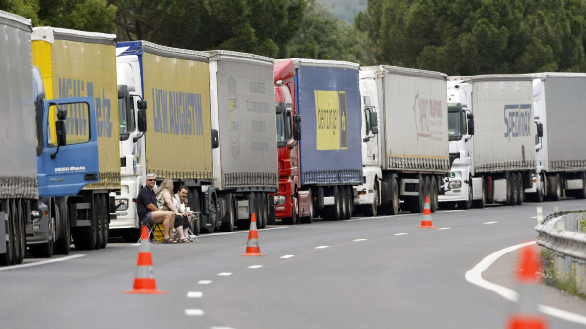 Galicia intensifica los controles aduaneros para frenar la entrada de ‘leche negra’