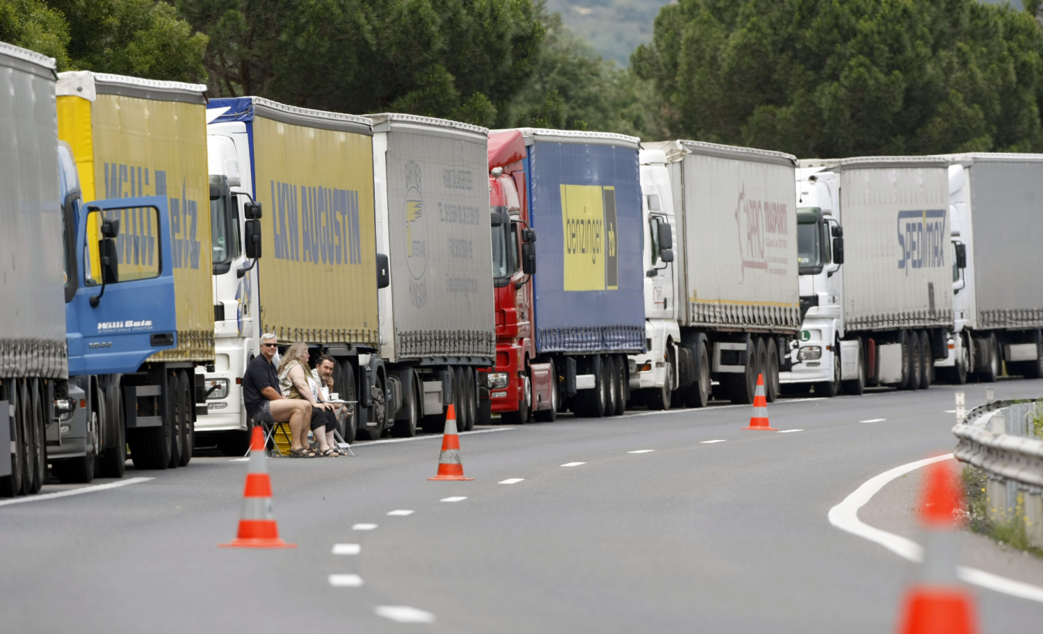 Galicia intensifica los controles aduaneros para frenar la entrada de 'leche negra'
