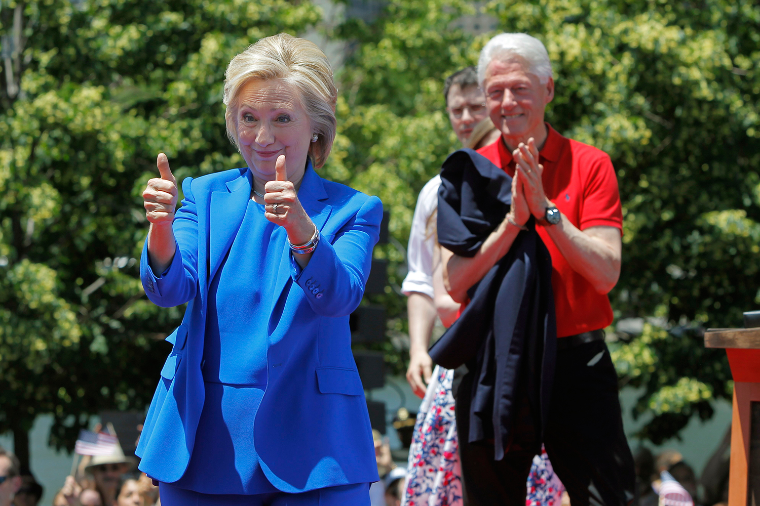 La becaria que acusó a Bill Clinton de acoso sexual entra en campaña contra Hillary