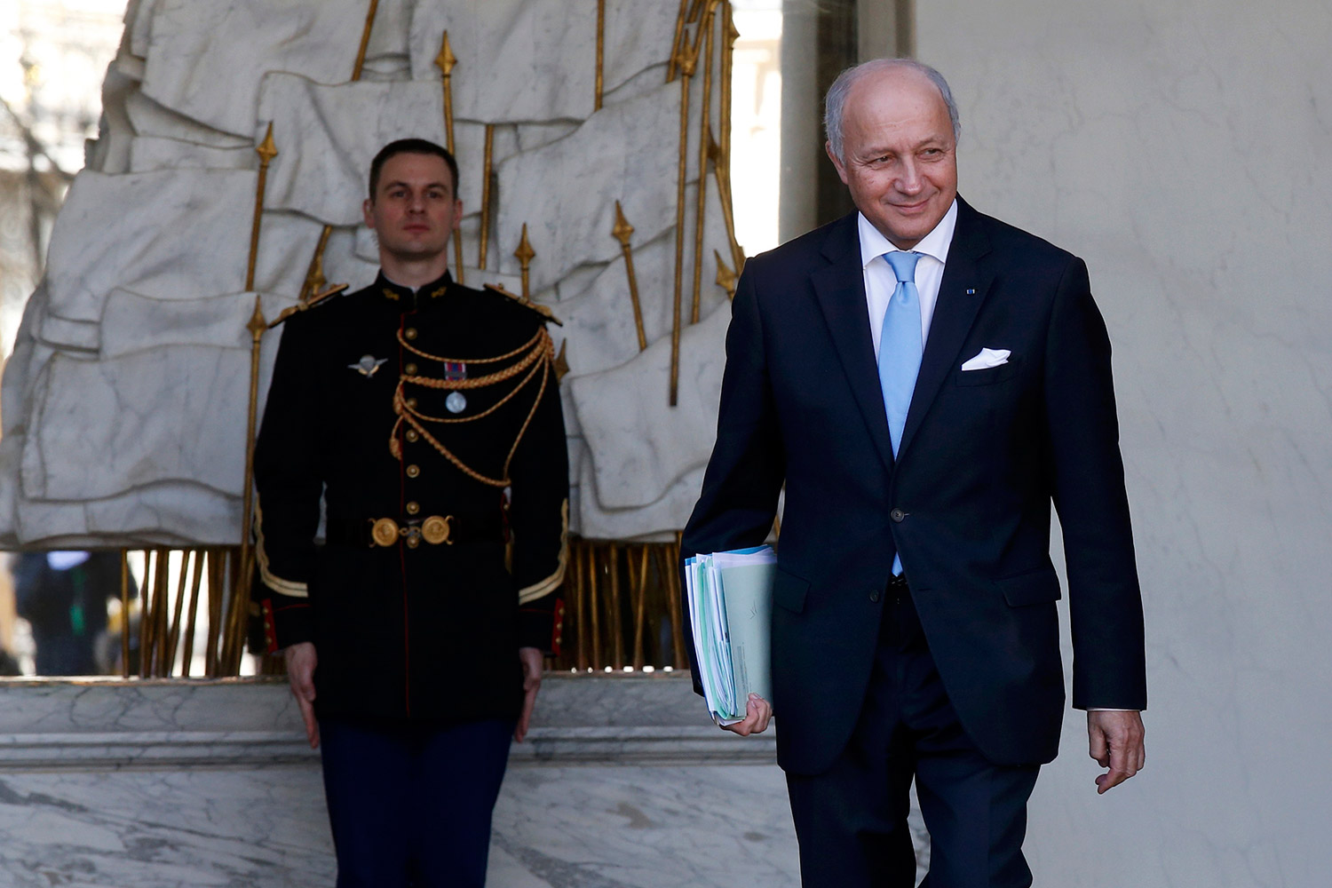 El ministro francés de Exteriores anuncia su salida del Gobierno