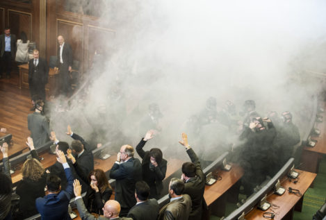 Parlamento gaseado