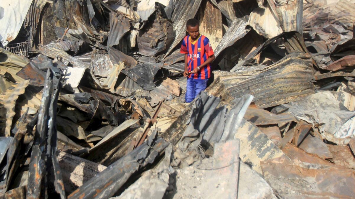 Un enorme incendio reduce a cenizas un mercado de Mogadiscio