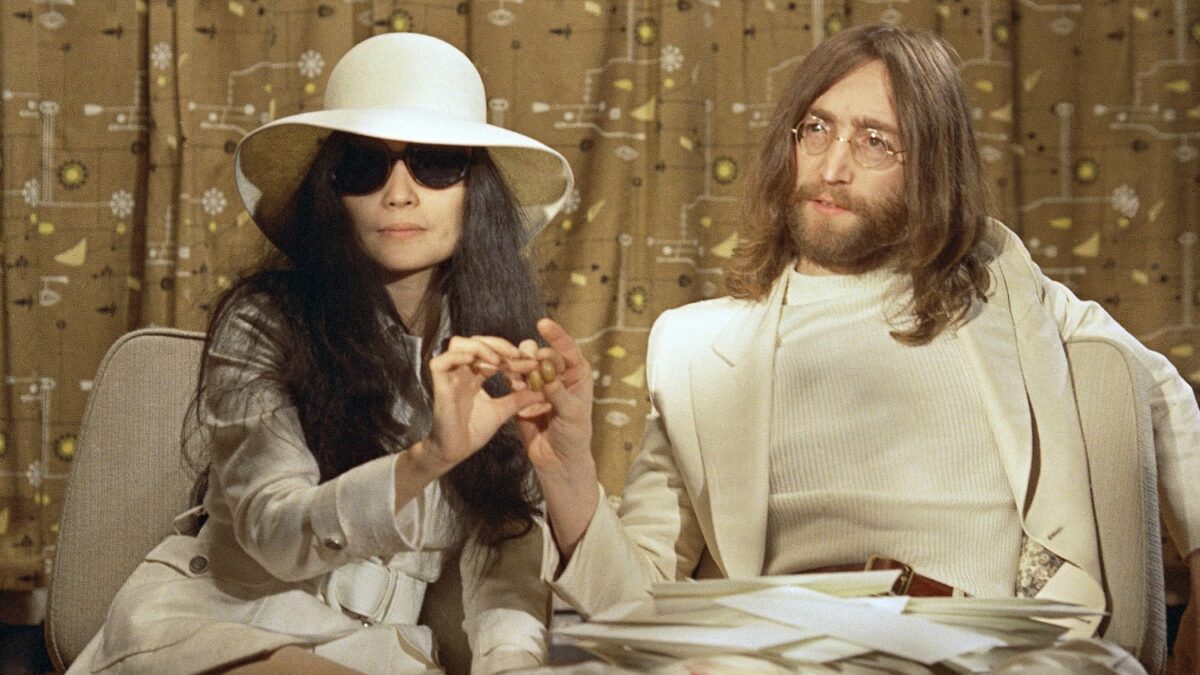 El cabello de John Lennon se vende por más de 12.000 dólares
