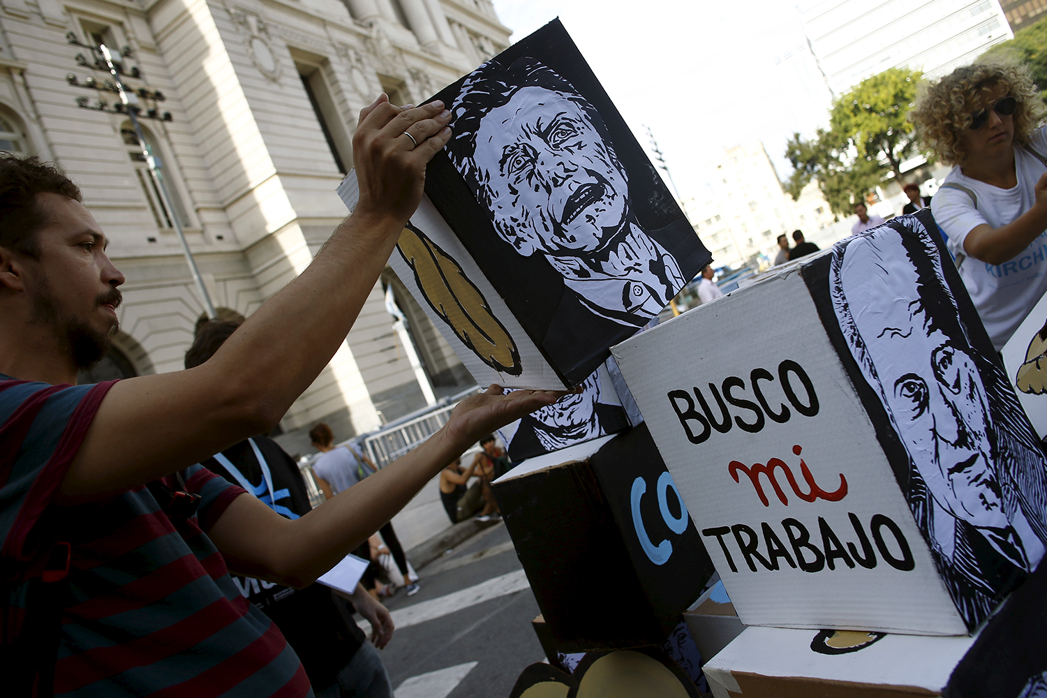 Sindicatos argentinos convocan a primera huelga contra Macri