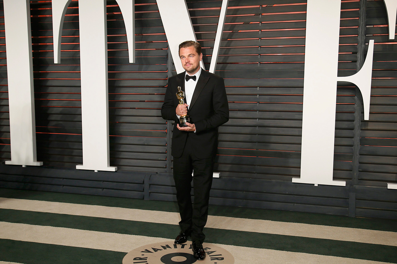 Leonardo DiCaprio por fin conquista su primer Oscar