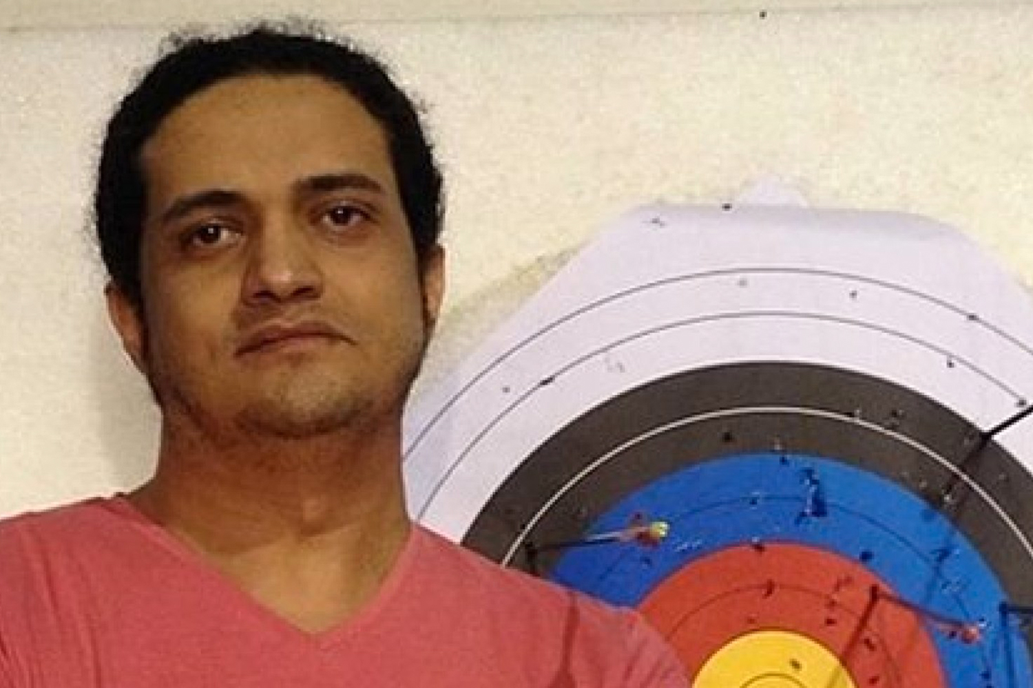 Anulan pena de muerte contra el poeta Ashraf Fayad