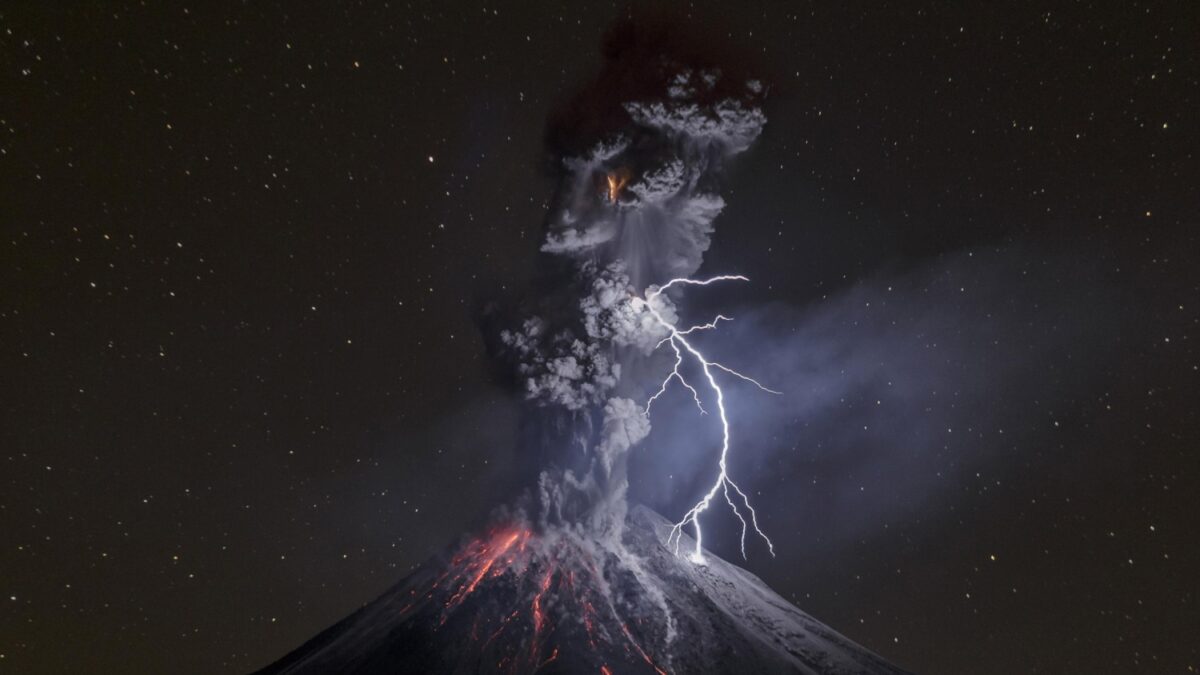 El imponente volcán Colima, tercer premio ‘Naturaleza’ del World Press Photo