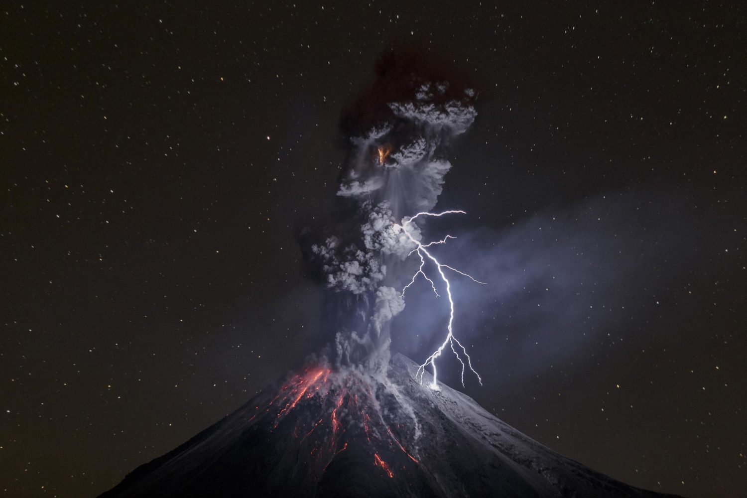 El imponente volcán Colima, tercer premio ‘Naturaleza’ del World Press Photo