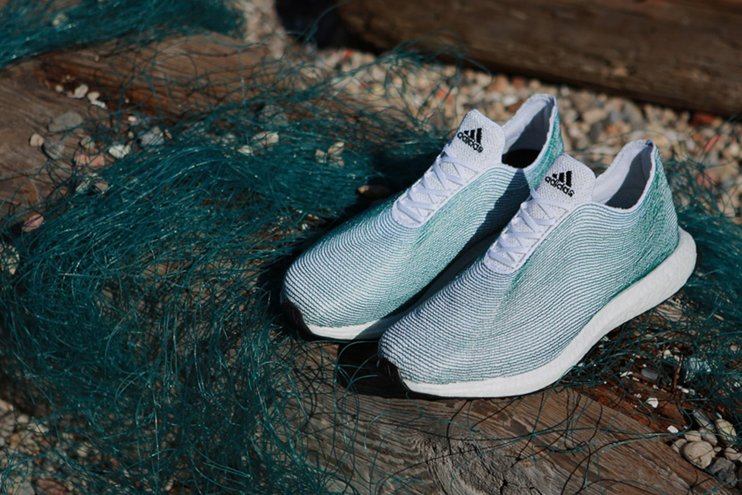 Adidas lanza el primer calzado elaborado con desechos del mar