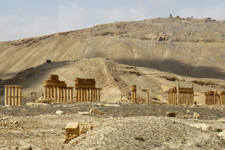 Vista general de una parte de la antigua ciudad de Palmira, después de que tropas gubernamentales recuperaron este Patrimonio de la Humanidad. (STRINGER / AFP)