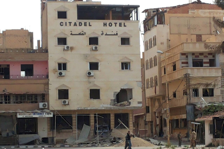 El hotel Citadel destruido por los efectos de la guerra. (REUTERS/SANA)