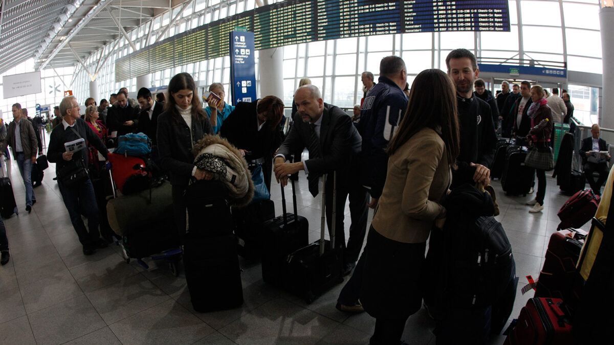 Polonia detiene a 21 personas por falsa amenaza en aeropuerto