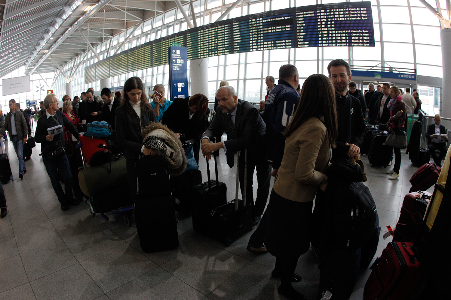 Polonia detiene a 21 personas por falsa amenaza en aeropuerto