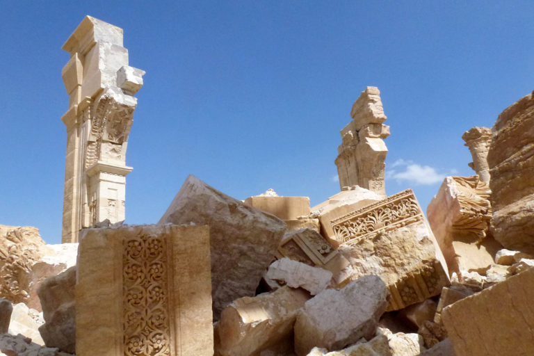 Restos del Arco del Triunfo destruido por el Estado Islámico (AFP/Maher-Al-Mounes)