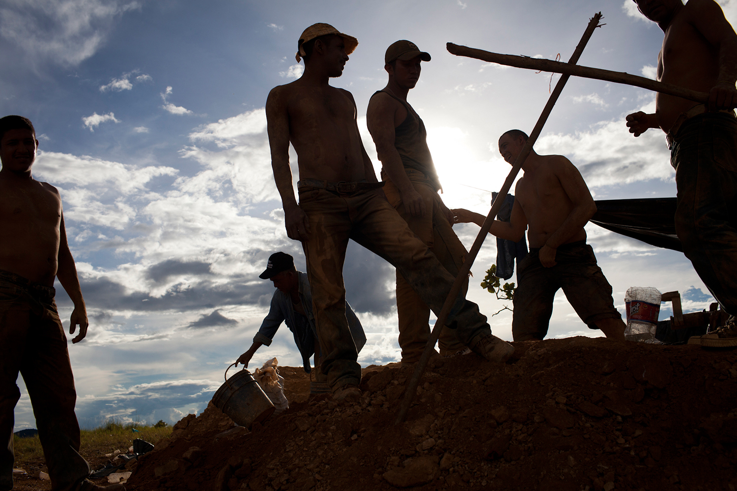 Encuentran los cuerpos de los desaparecidos en minas de oro en Venezuela