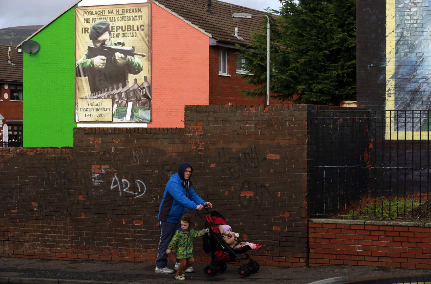 Una escisión del IRA reivindica el atentado en Belfast contra un trabajador de prisiones